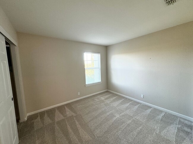 Building Photo - Perfect Shape Downtown Livermore Townhome ...