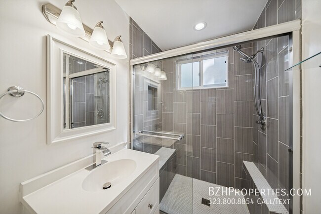 Building Photo - 1215 Hayworth Ave