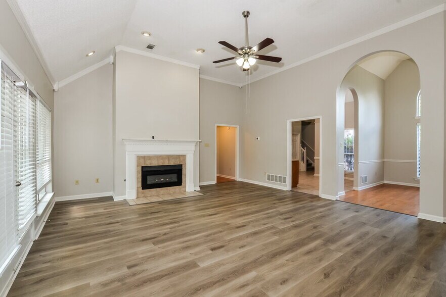 Building Photo - 6741 Crystal Dr