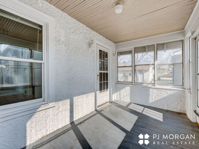 Building Photo - 2122 S 35th Ave