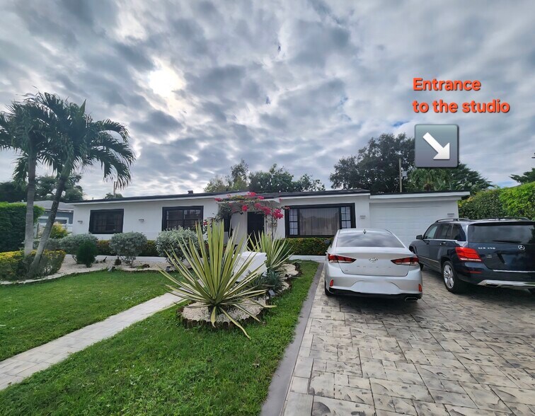 House | entrance - 1722 NW 185th Ter