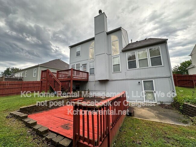 Building Photo - 9305 N Charlotte Ct