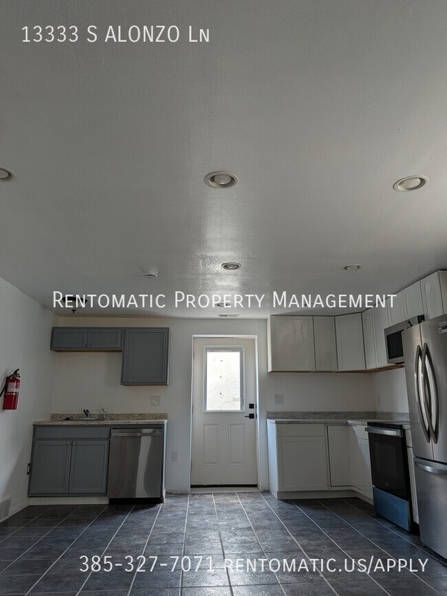 Building Photo - 13333 Alonzo Ln