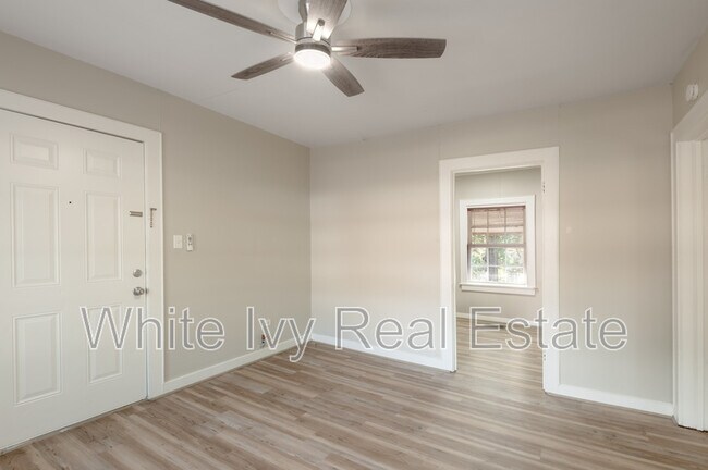 Building Photo - 811 Sam Houston
