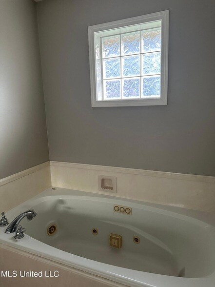 Building Photo - 121 Kenzie Dr