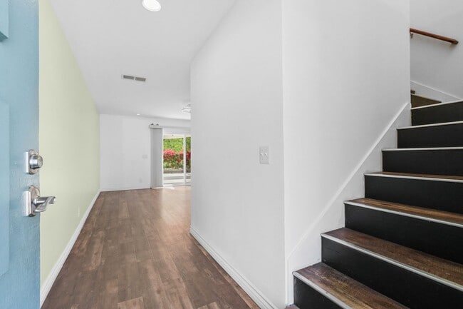 Building Photo - Modern 3BR Townhome | Garage + Driveway Parking | Yard | Pool | Pet Friendly | Move-In Ready