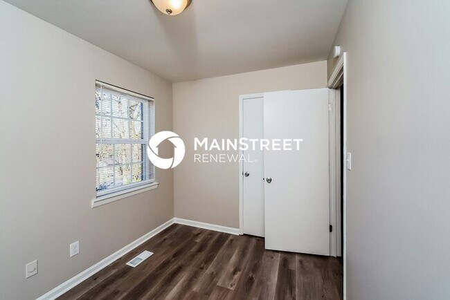 Building Photo - 3 Bedroom Pet-Friendly Home in BIRMINGHAM, AL with Main Street Renewal