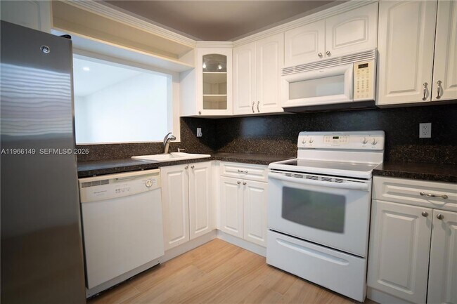 Building Photo - 7720 Camino Real