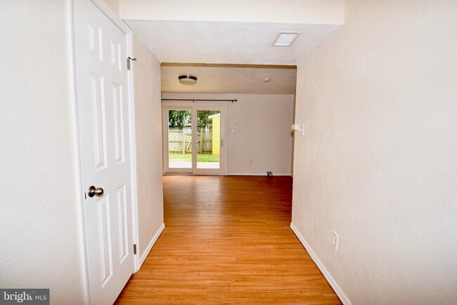 Building Photo - 1730 Heather Ln