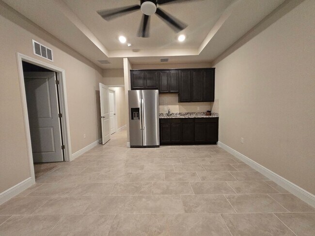 Building Photo - Welcome to the beautiful Finley Woods comm...
