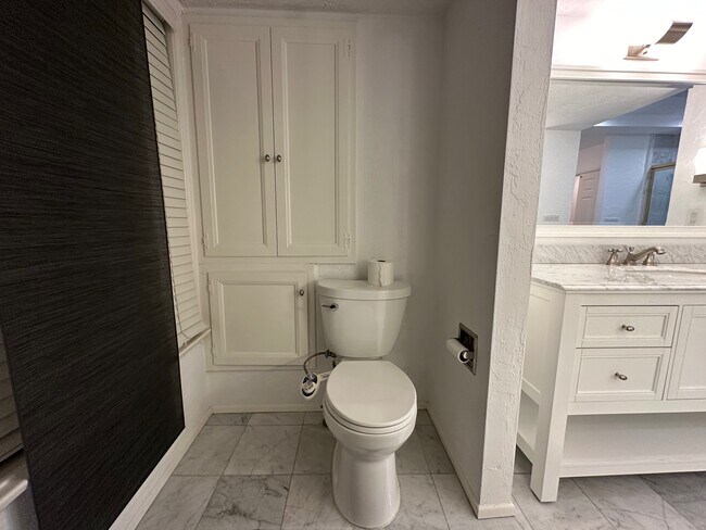 Building Photo - 19 Bronco Dr