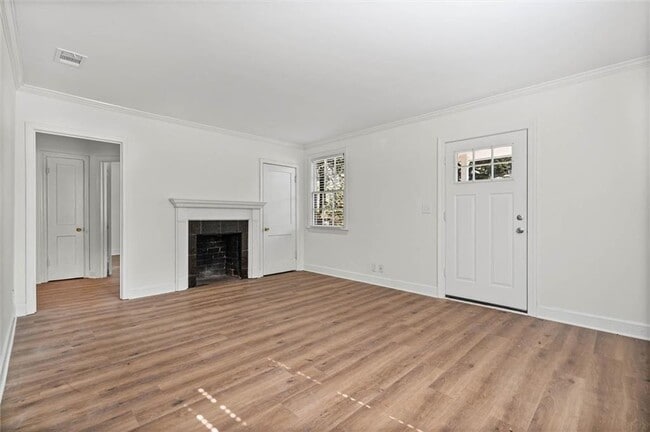 Building Photo - 5213 Pineview Ln S