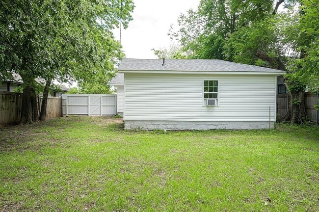 Building Photo - 3609 NW 13th St