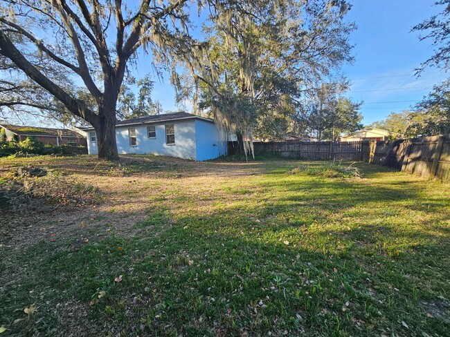 Building Photo - AWESOME DEAL on a 3 Bedroom, 2 Bath HOUSE!