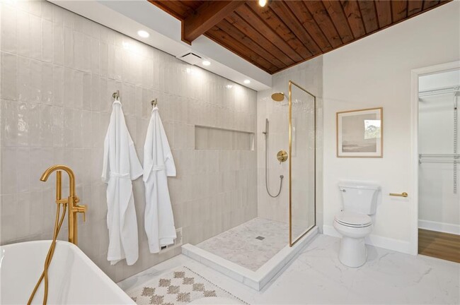 Building Photo - 1690 Cotswold Dr NE