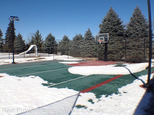 Building Photo - 1 W Penmarch Pl