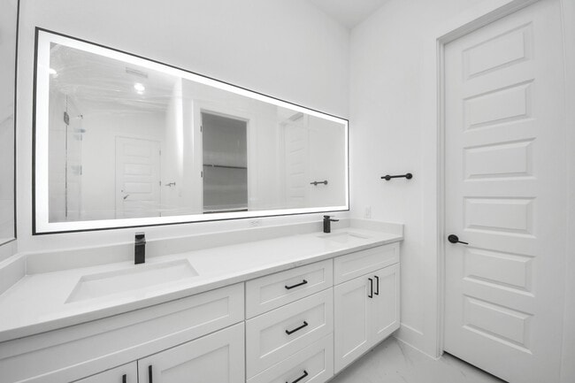 Building Photo - 8313 Venus St