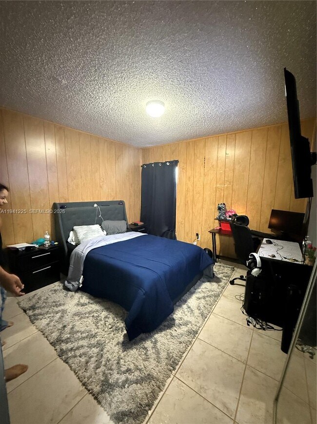 Building Photo - 1950 W 54th St