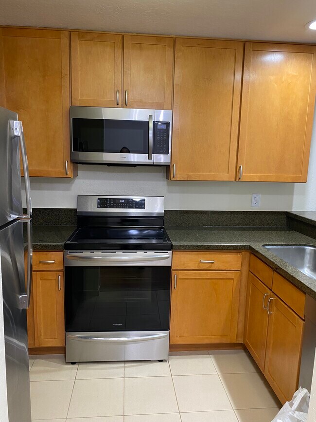 Building Photo - 300 Murchison Dr