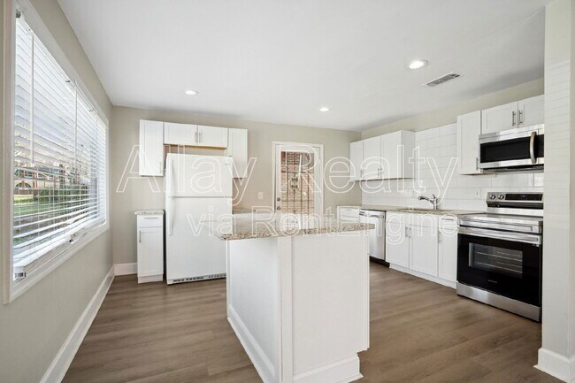 Building Photo - 1770 Rogers Ave SW
