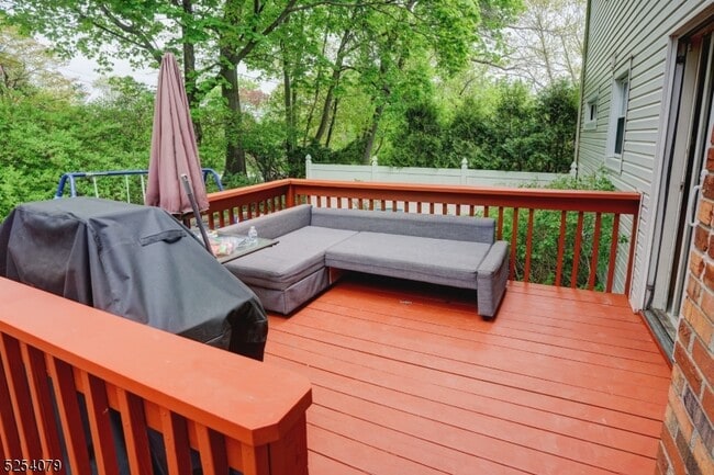 Building Photo - 2 Whitney Terrace