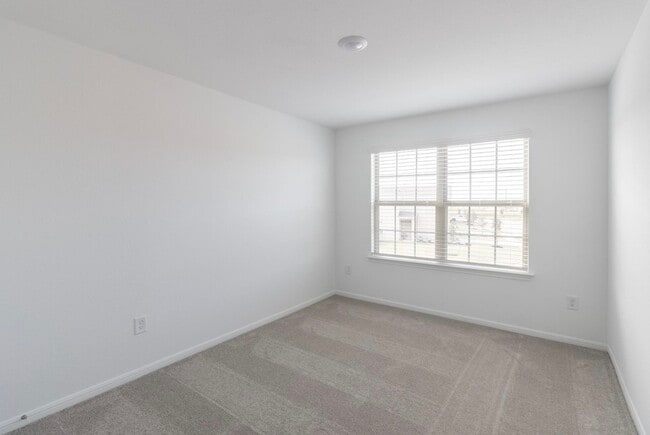 Building Photo - 1052 Greenshank Dr