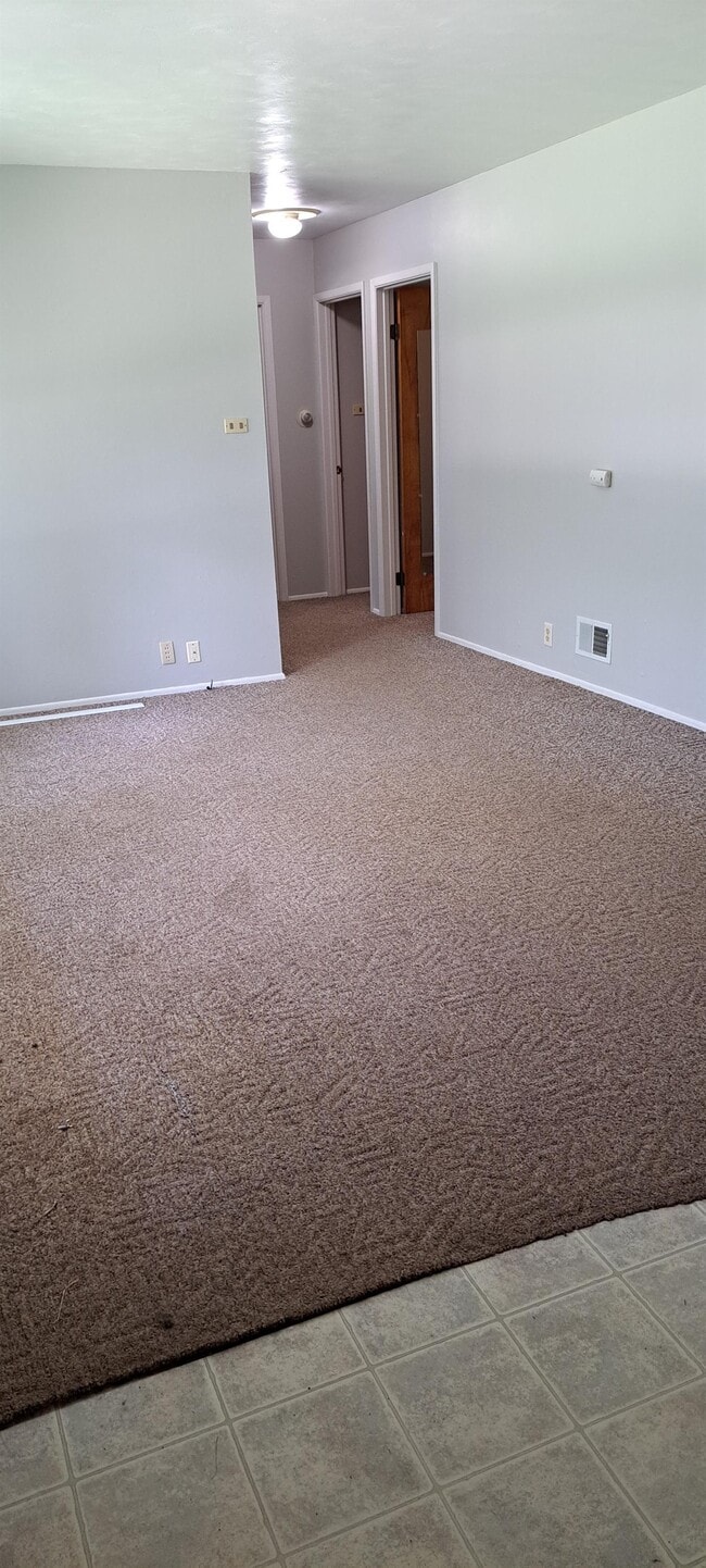 Building Photo - 1214 S Saxby Ave