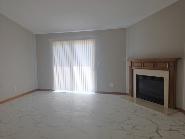 Building Photo - 2802 Cronin Dr