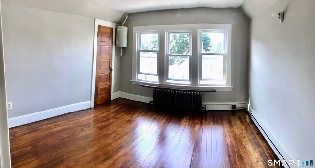 Building Photo - 52 Catherine St