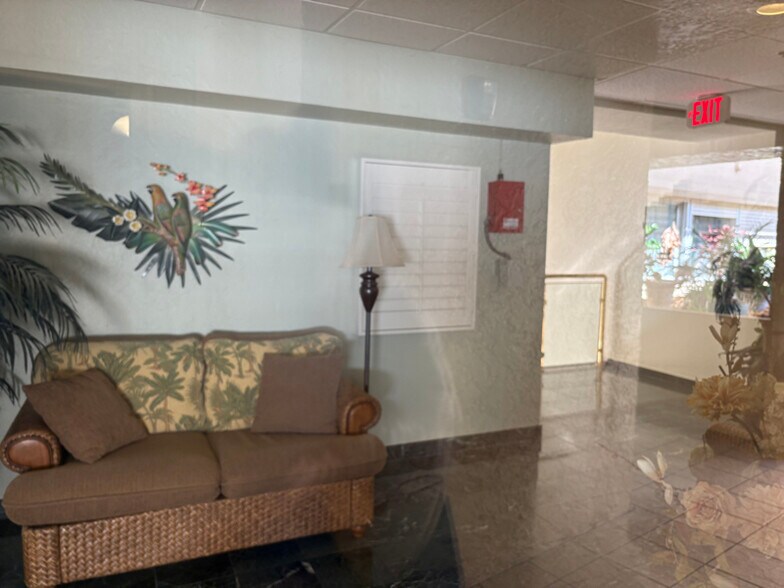 Building Photo - 4565 S Atlantic Ave