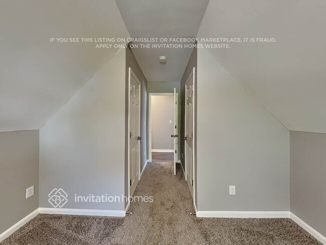 Building Photo - 204 Maywood Path