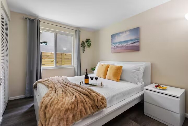 Building Photo - 6208 S Elberon St