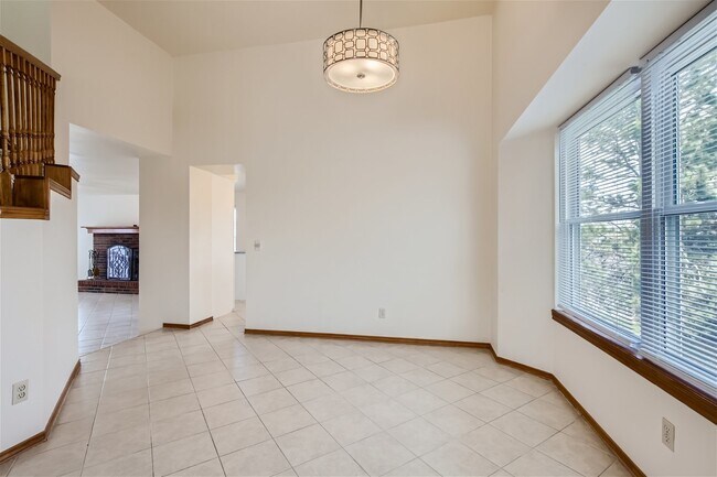 Building Photo - Beautiful Home in Summer Valley!