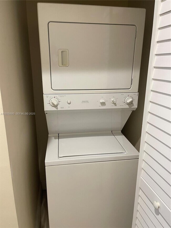 Building Photo - 7280 SW 90th St