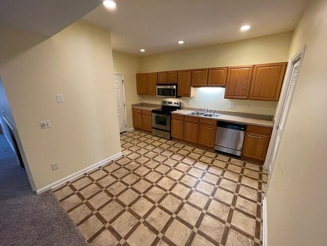 Building Photo - 2 Bed 2 Full Bath Condo w/ Garage For Rent