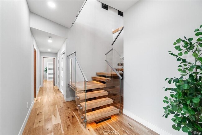 Building Photo - 8566 Hollywood Blvd