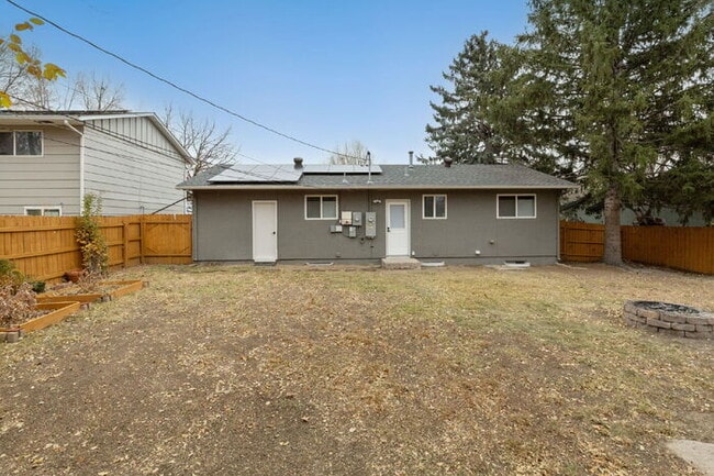 Building Photo - Charming Basement Apartment with Modern Finishes and Flat-Rate Utilities