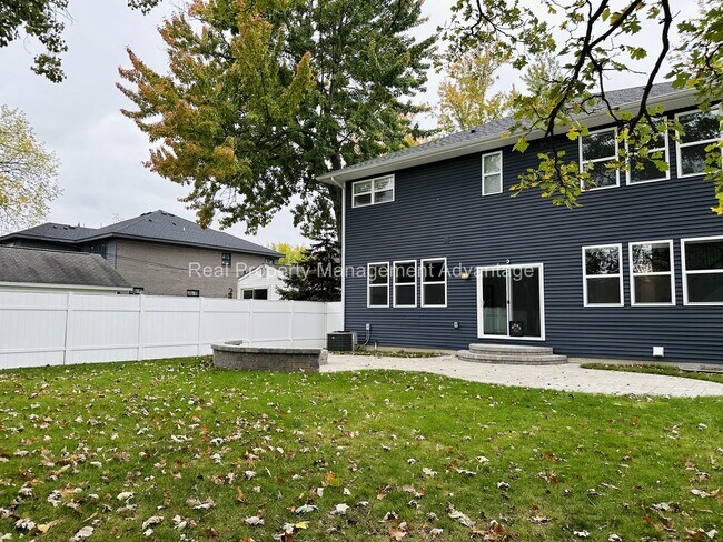 Building Photo - Stunning Contemporary New Build in Northwest Royal Oak