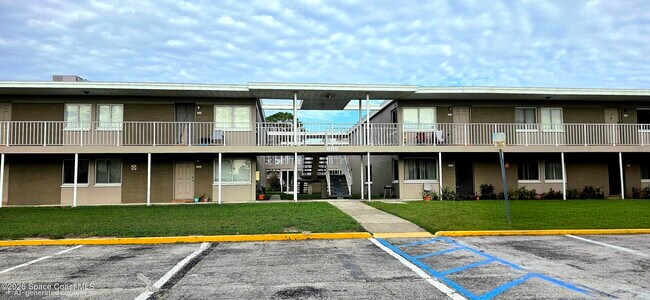 Building Photo - 800 N Fiske Blvd