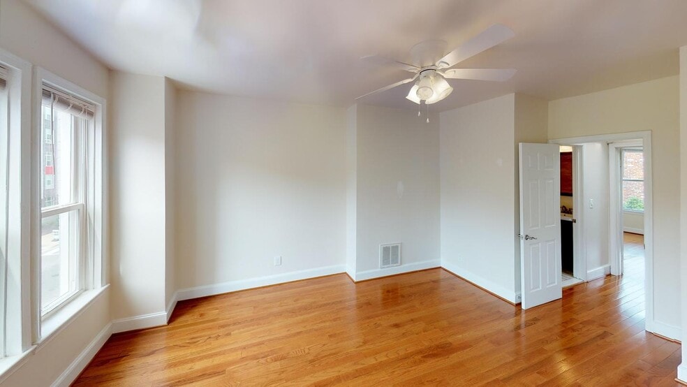 Building Photo - 835 4th St NE