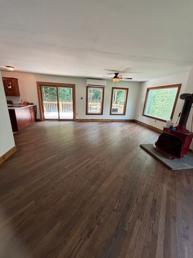 Building Photo - 11 Hartman Ln