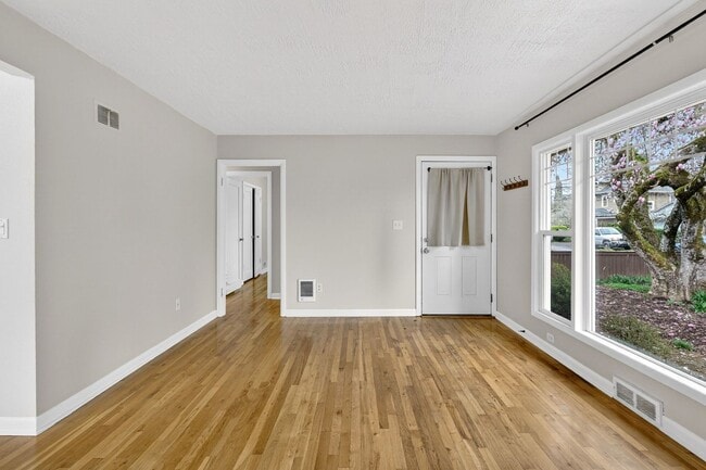 Building Photo - 3660 SE Tenino St