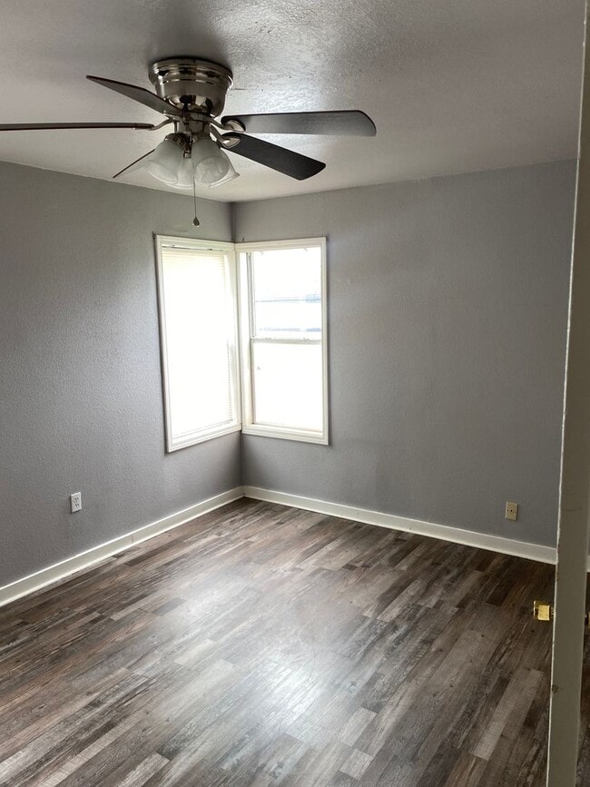 Building Photo - Cozy 1 Bed 1 Bath Duplex Near ACU