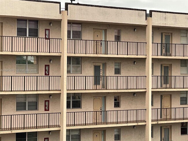 Building Photo - 2541 Aragon Blvd