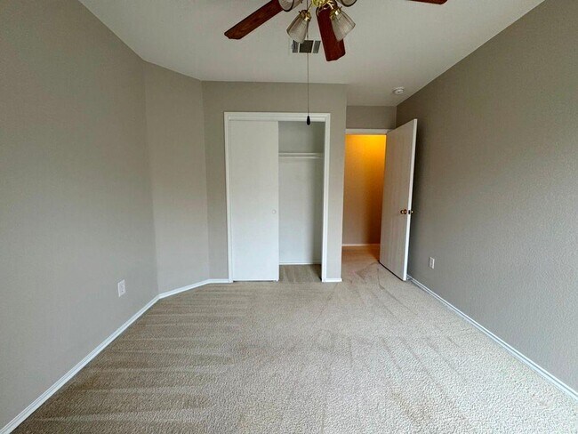 Building Photo - 126 Salado Dr