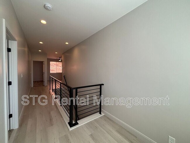 Building Photo - 840 Twin Lakes Dr
