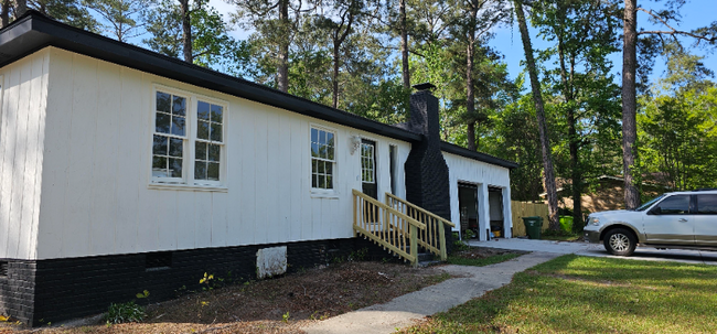 Building Photo - 101 Woodgate Dr