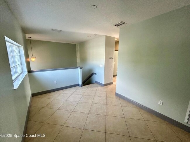 Building Photo - 910 Twisting Branch Ct