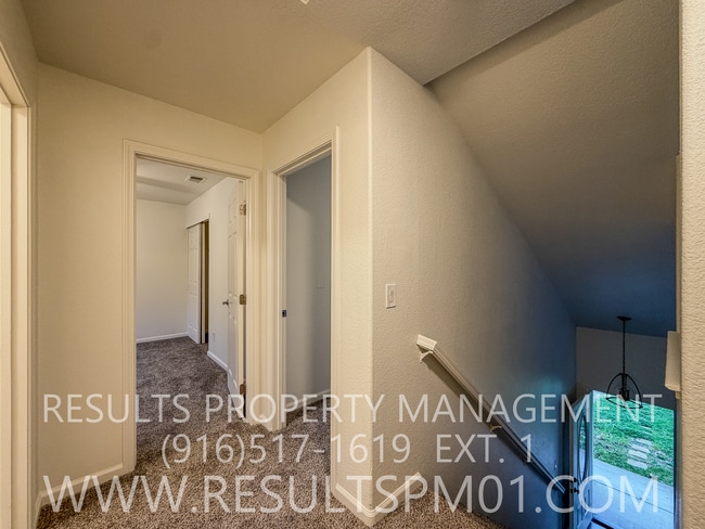 Building Photo - Beautiful Rocklin Light and bright Home!