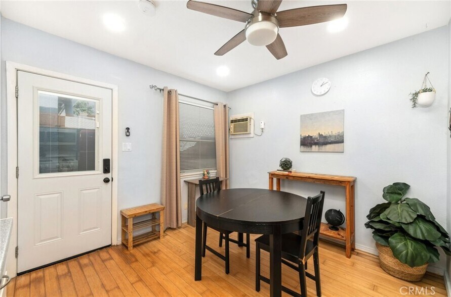 Building Photo - 336 Chester St